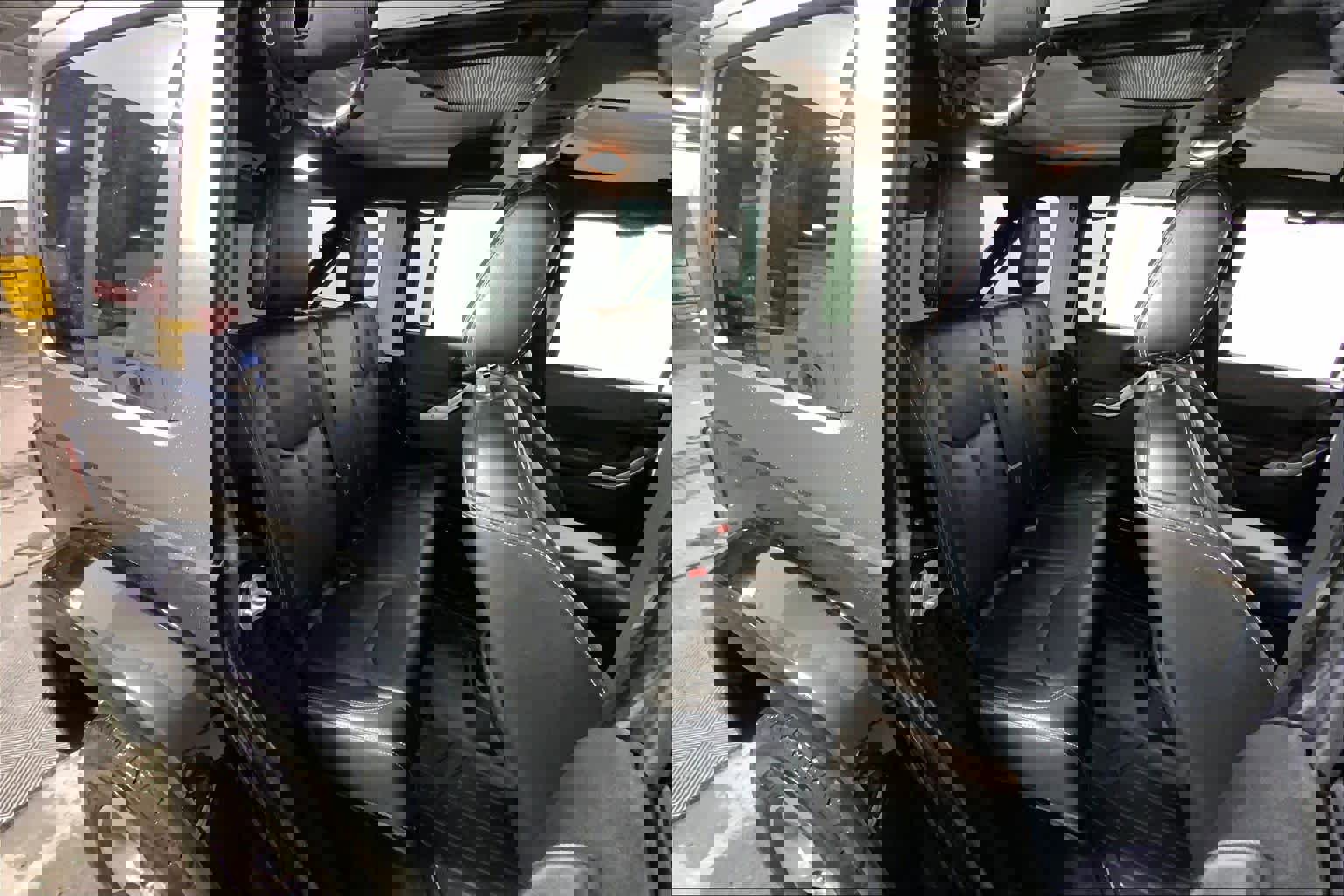 Used 2017 Jeep Wrangler Unlimited Sahara w/ Connectivity Group image 19