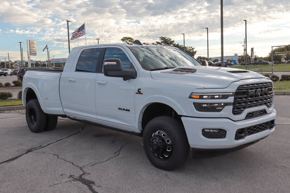 New 2027 RAM 3500 Limited AWD/4WD image 3