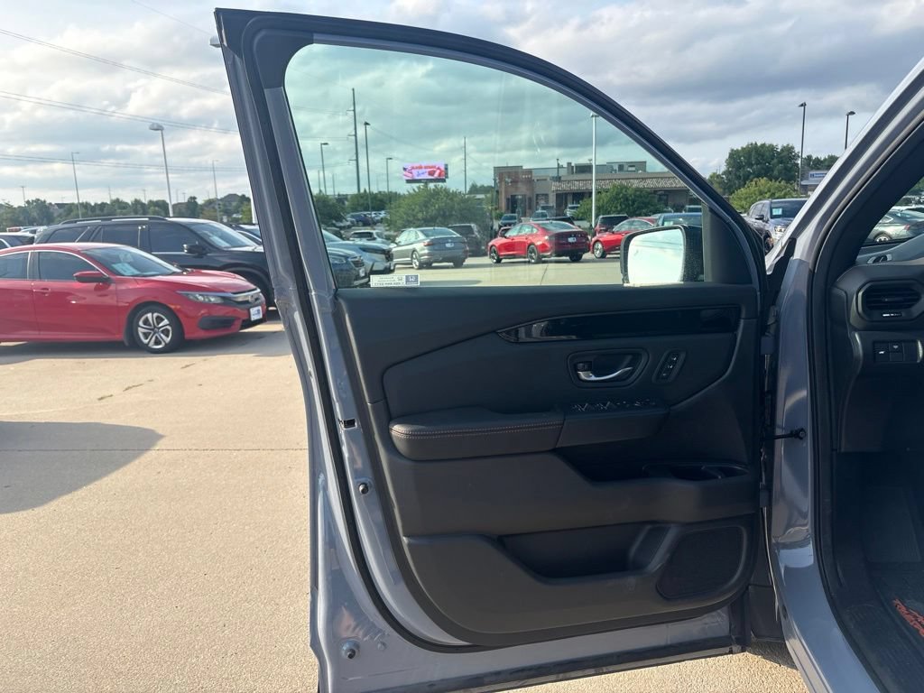 Certified 2026 Honda Pilot TrailSport image 9