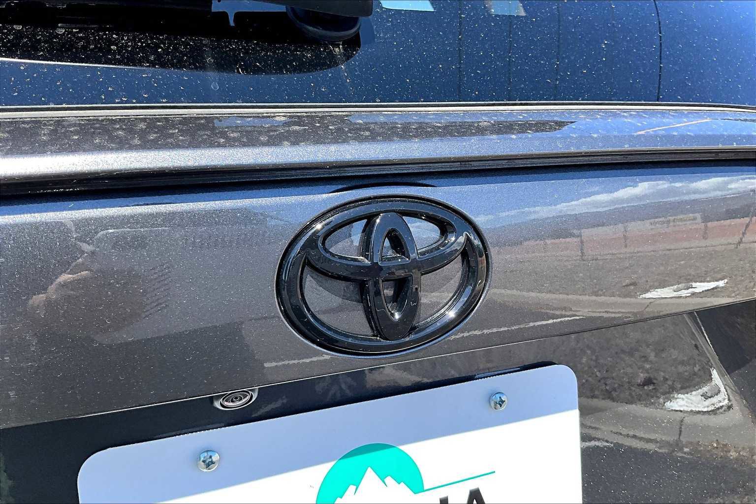 Certified 2025 Toyota RAV4 SE image 27