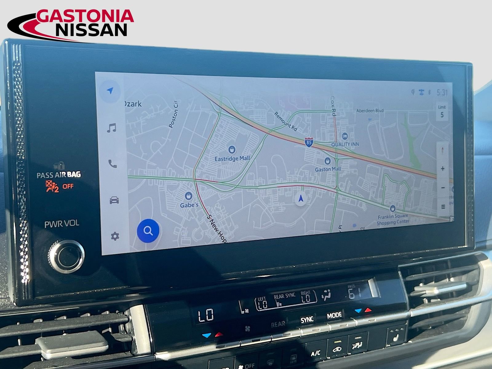 Used 2025 Toyota Sienna XLE image 17