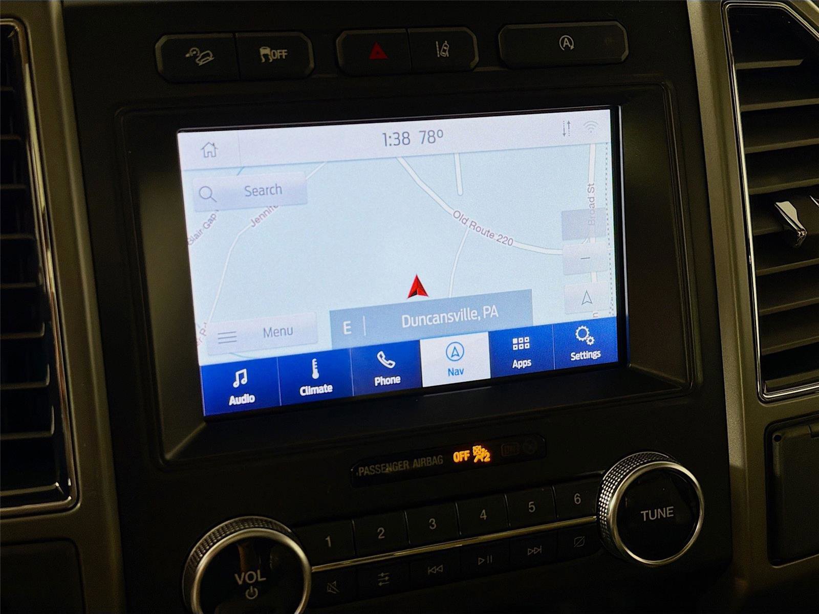 Used 2020 Ford Expedition XLT w/ Equipment Group 202A AWD/4WD image 16