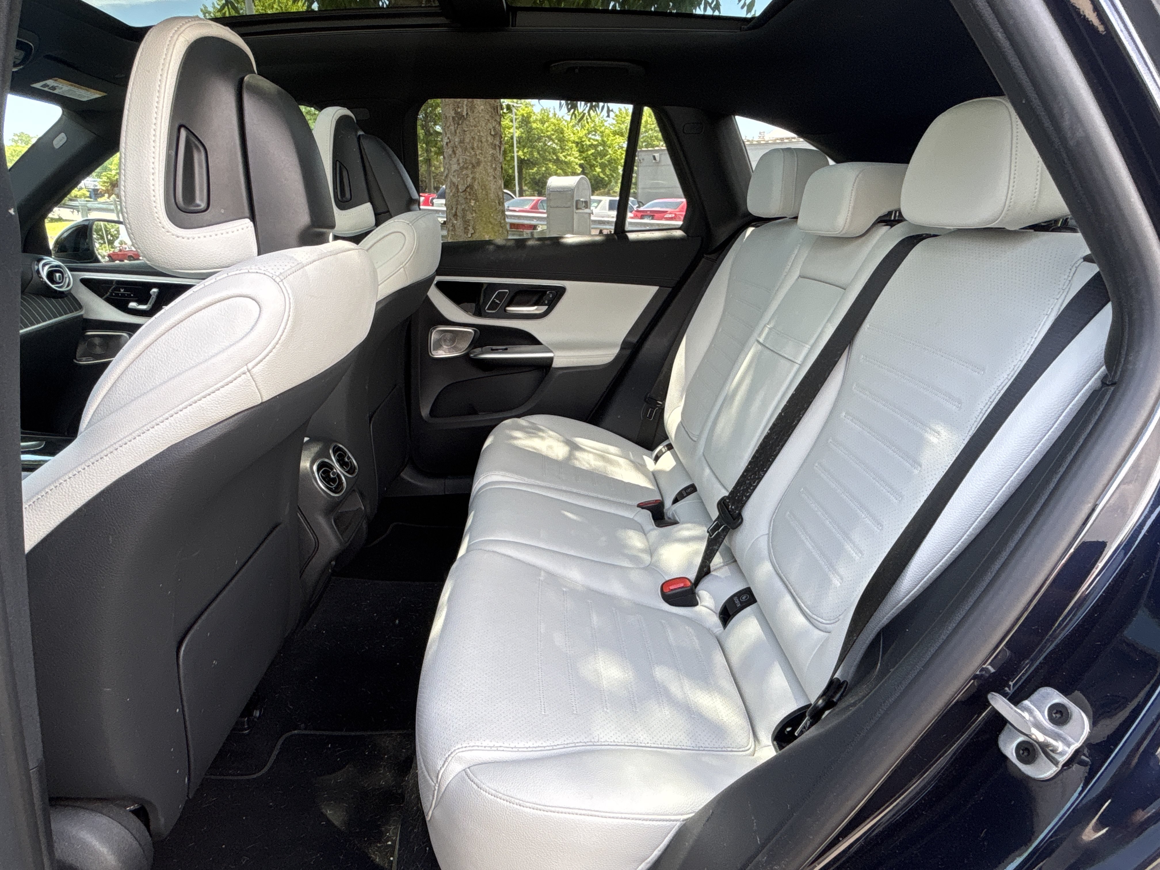Used 2023 Mercedes-Benz GLC 300 4MATIC image 29