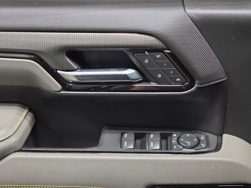 Used 2025 Chevrolet Silverado 2500 ZR2 w/ Technology Package image 28