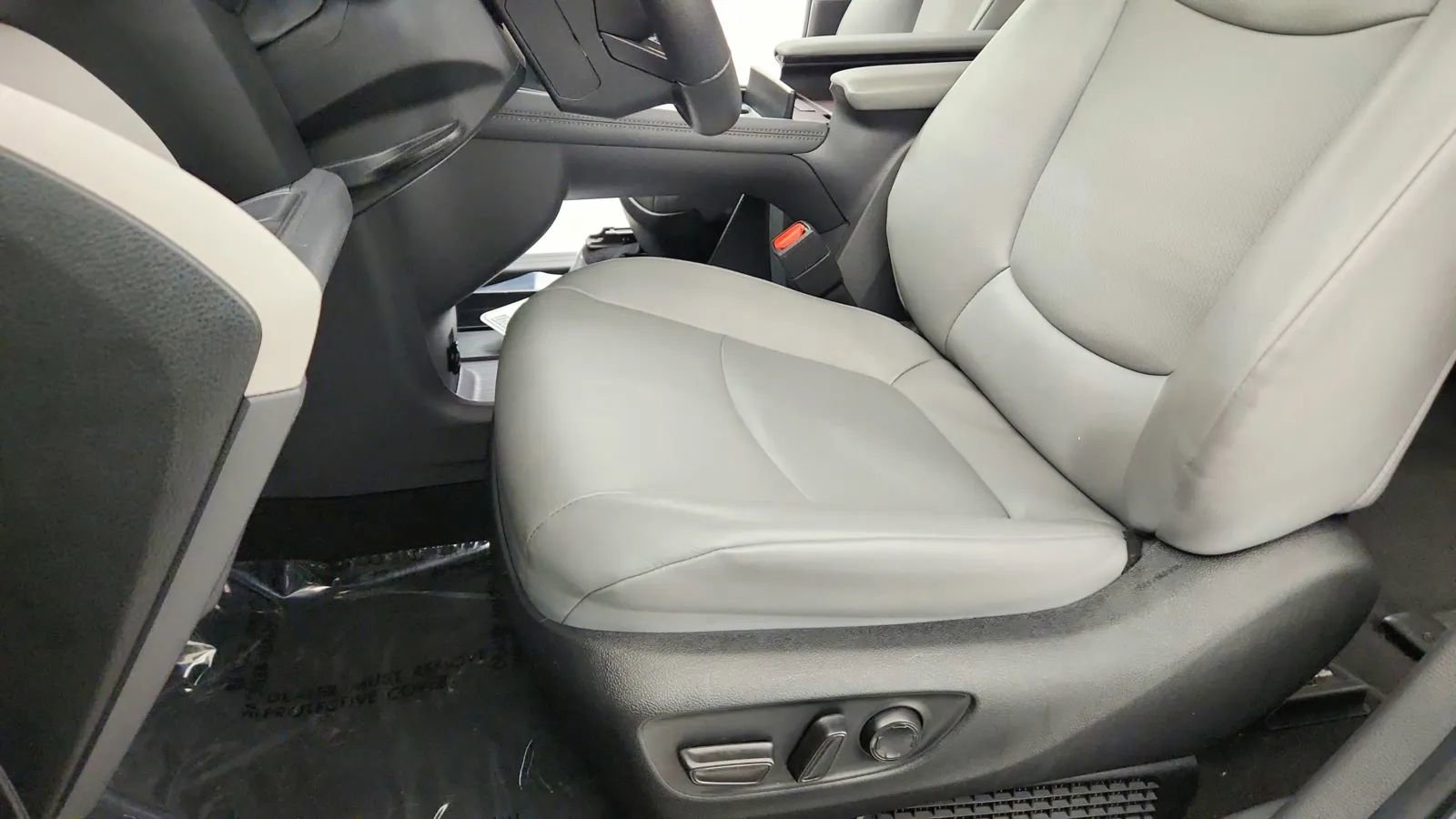 Used 2024 Toyota Sienna XLE image 23