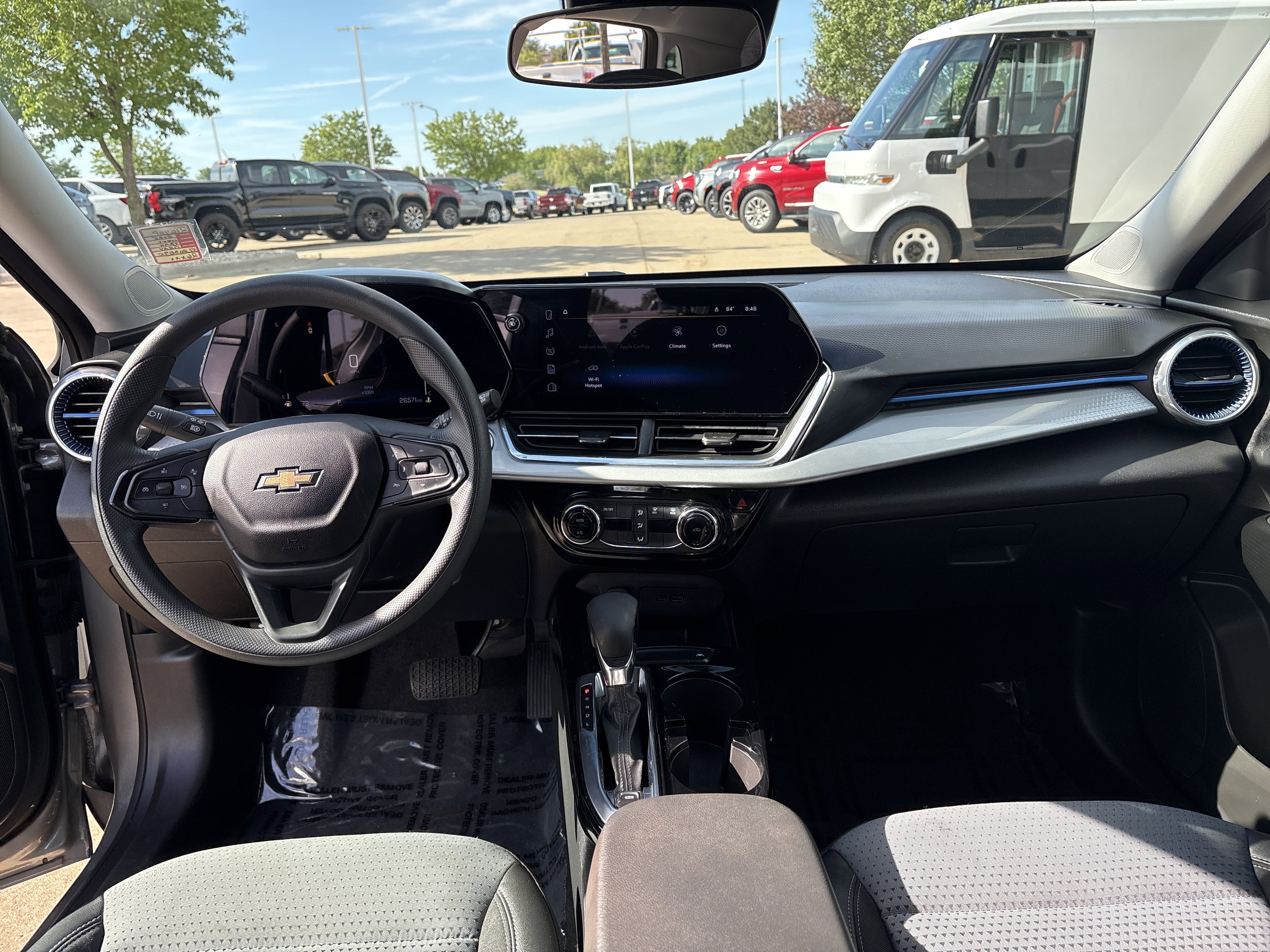 Used 2025 Chevrolet Trax LT FWD image 17