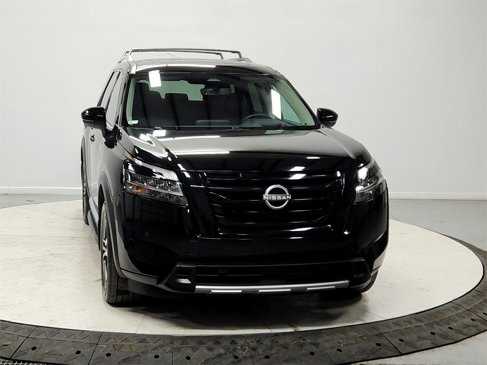 Used 2024 Nissan Pathfinder Platinum w/ Lighting Package (N93) image 2