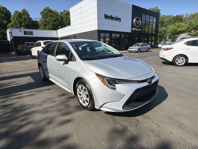 Used 2020 Toyota Corolla LE FWD image 2