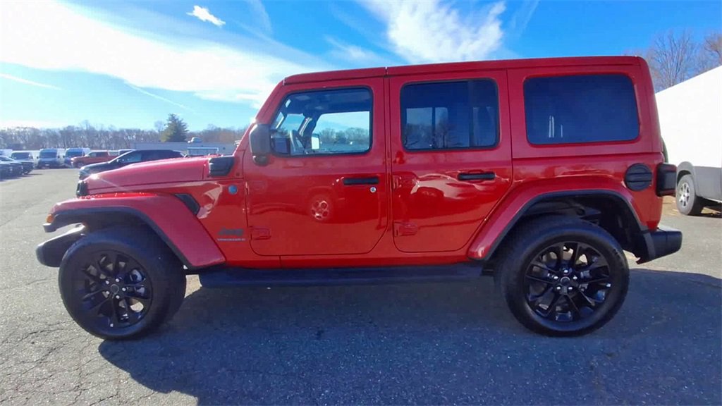 Used 2025 Jeep Wrangler Unlimited Sahara image 5