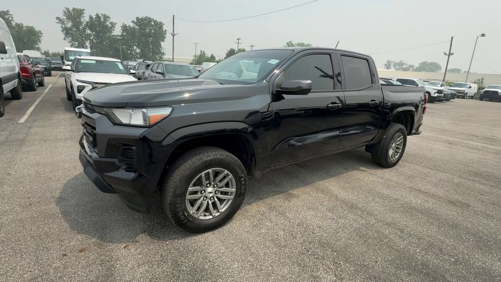Used 2023 Chevrolet Colorado LT AWD/4WD image 4