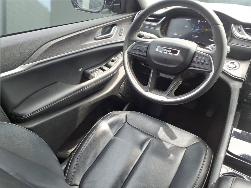 Used 2023 Jeep Grand Cherokee Limited w/ Black Appearance Package RWD image 19
