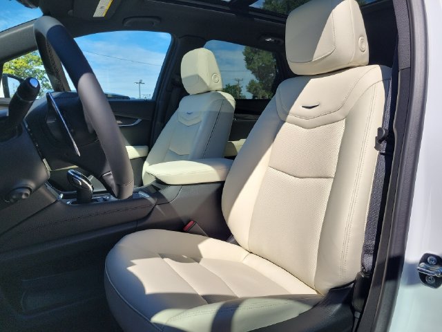 New 2026 Cadillac XT5 Sportv w/ LPO, Floor Liner Package AWD/4WD image 25