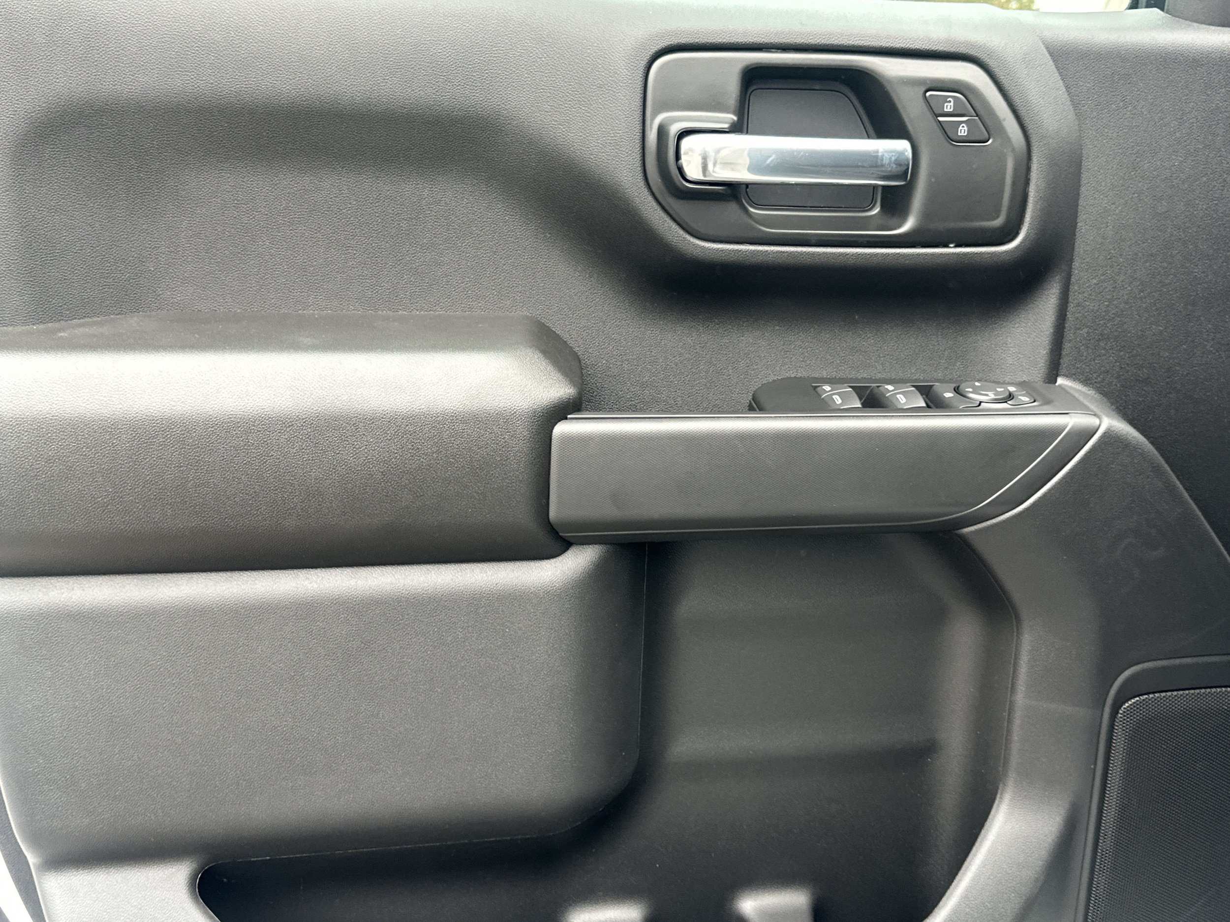 New 2026 Chevrolet Silverado 1500 Custom Trail Boss w/ LPO, Dark Essentials Package AWD/4WD image 10