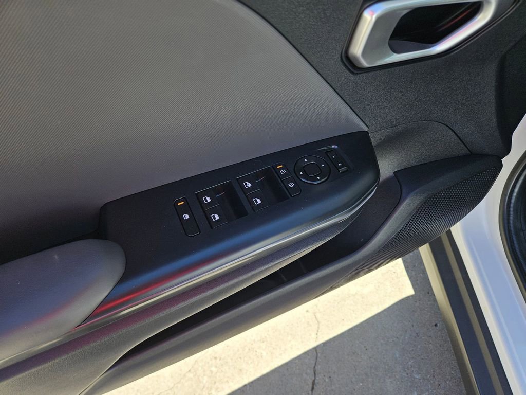 Used 2025 Kia K4 LXS image 15
