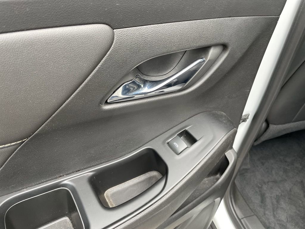 Used 2023 Chevrolet Traverse LT image 47