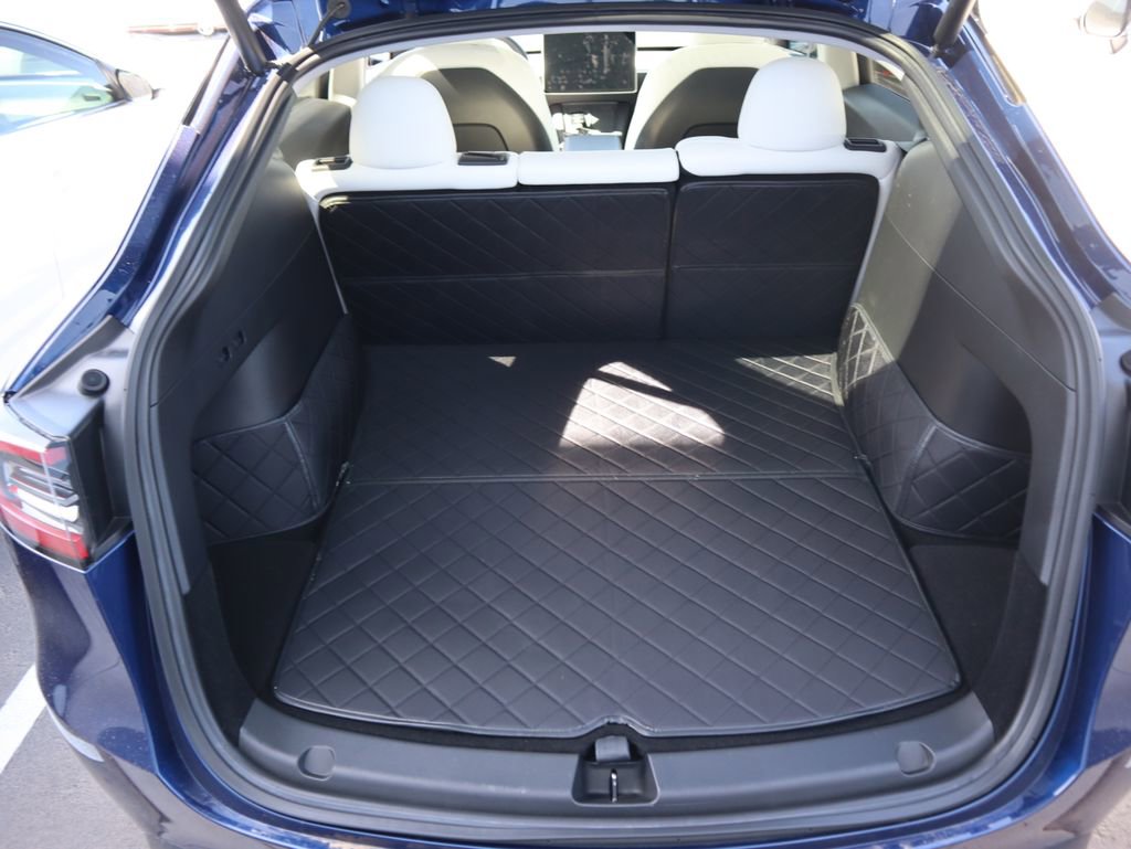 Used 2022 Tesla Model Y Long Range image 11