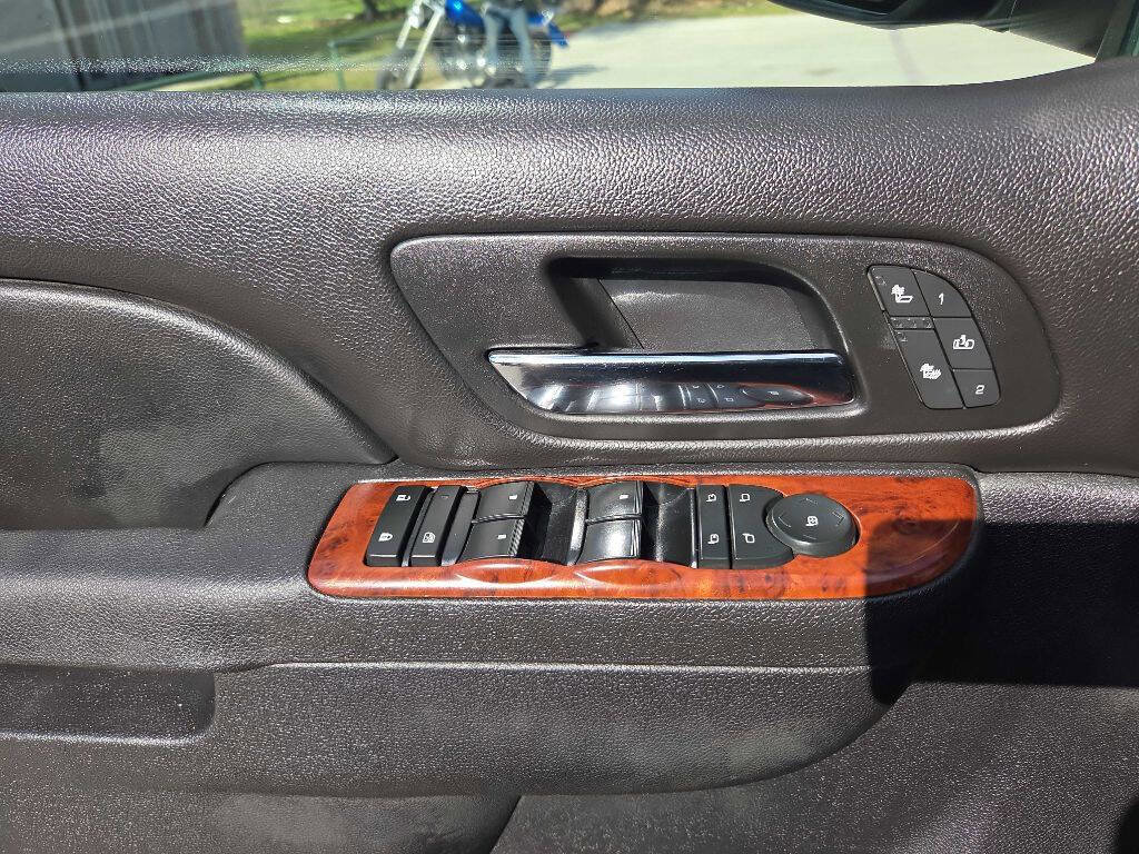 Used 2012 GMC Yukon XL SLT w/ SLT-2 Equipment Package image 38