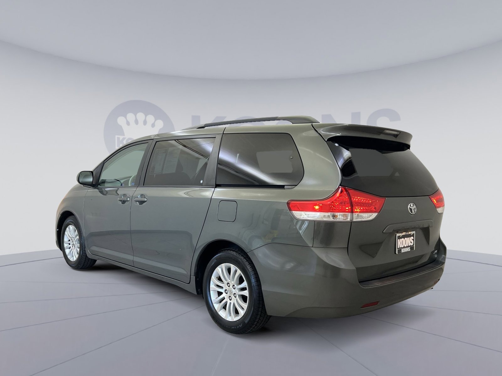 Used 2013 Toyota Sienna XLE FWD image 7