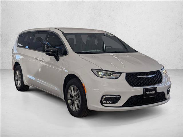 New 2026 Chrysler Pacifica Select AWD/4WD image 7