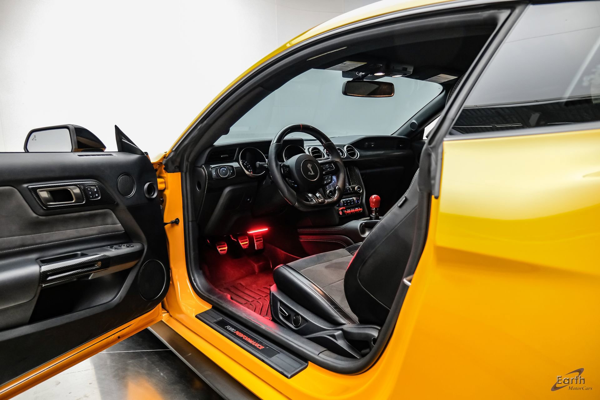 Used 2019 Ford Mustang Shelby GT350 w/ Technology Package RWD image 32