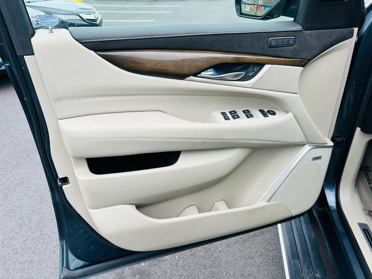 Used 2019 Cadillac Escalade Premium Luxury image 16