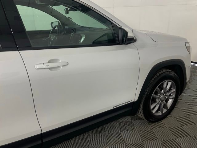 Used 2024 GMC Terrain SLT w/ Infotainment Package II image 9