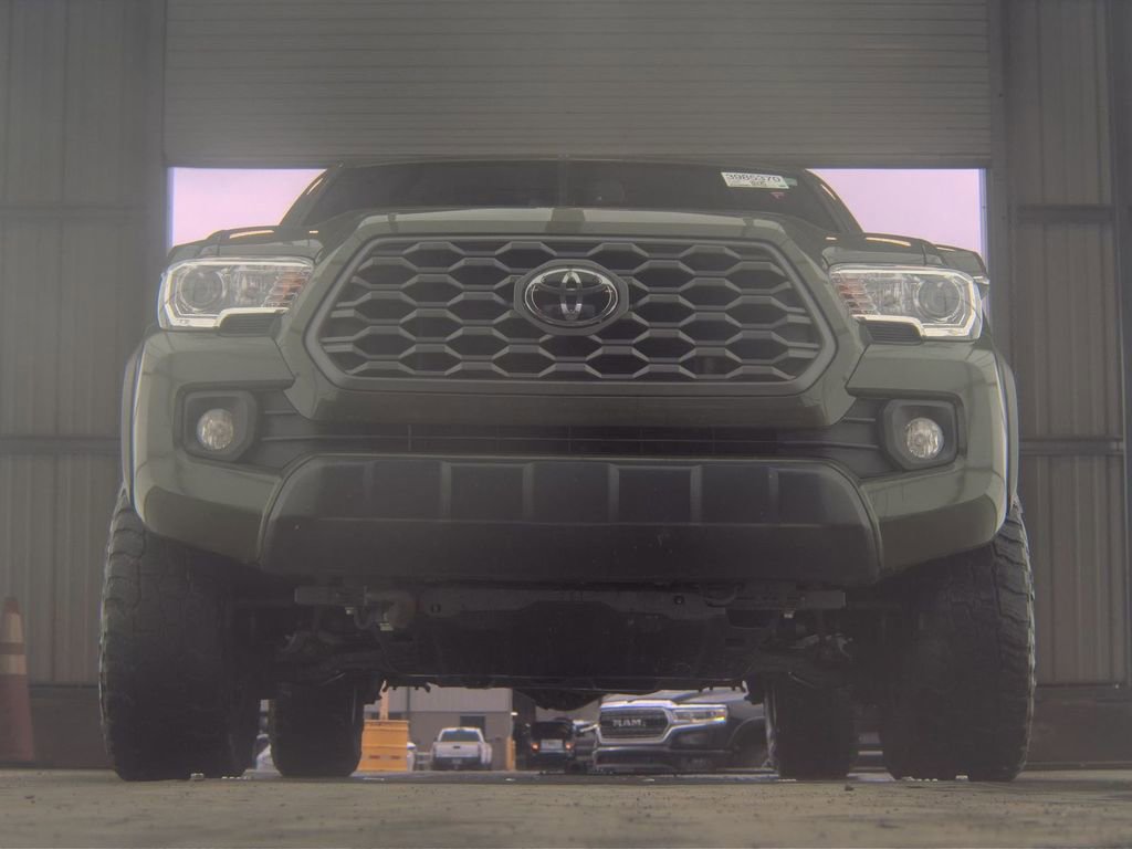 Used 2022 Toyota Tacoma TRD Off-Road w/ TRD Premium Off Road Package image 3
