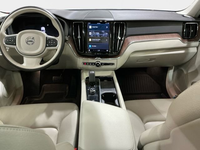 Used 2022 Volvo XC60 B5 Momentum w/ Climate Package image 11