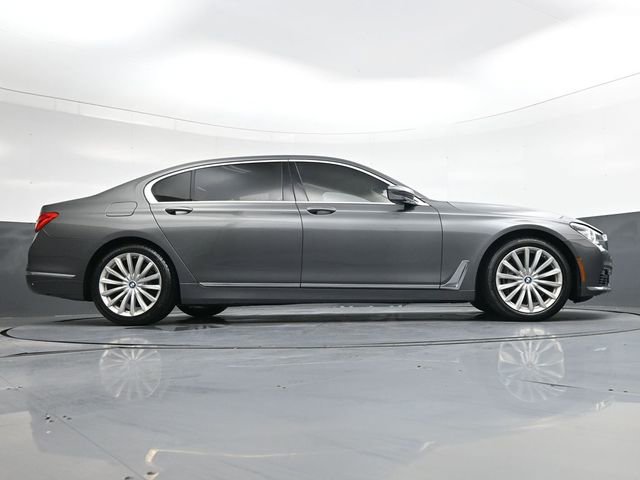 Used 2018 BMW 740i image 29