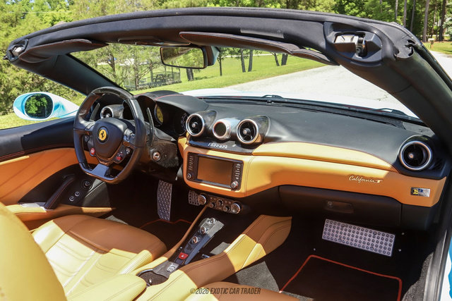 Used 2015 Ferrari California T RWD image 44