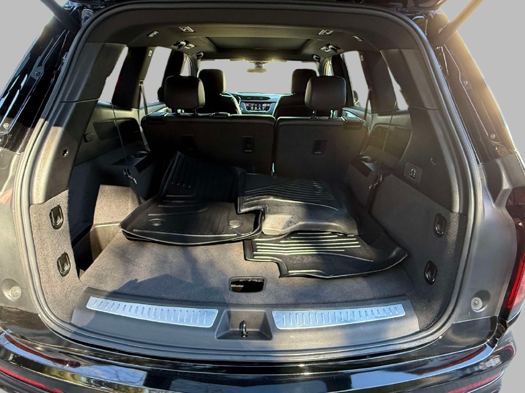 Used 2025 Cadillac XT6 Luxury AWD/4WD image 17
