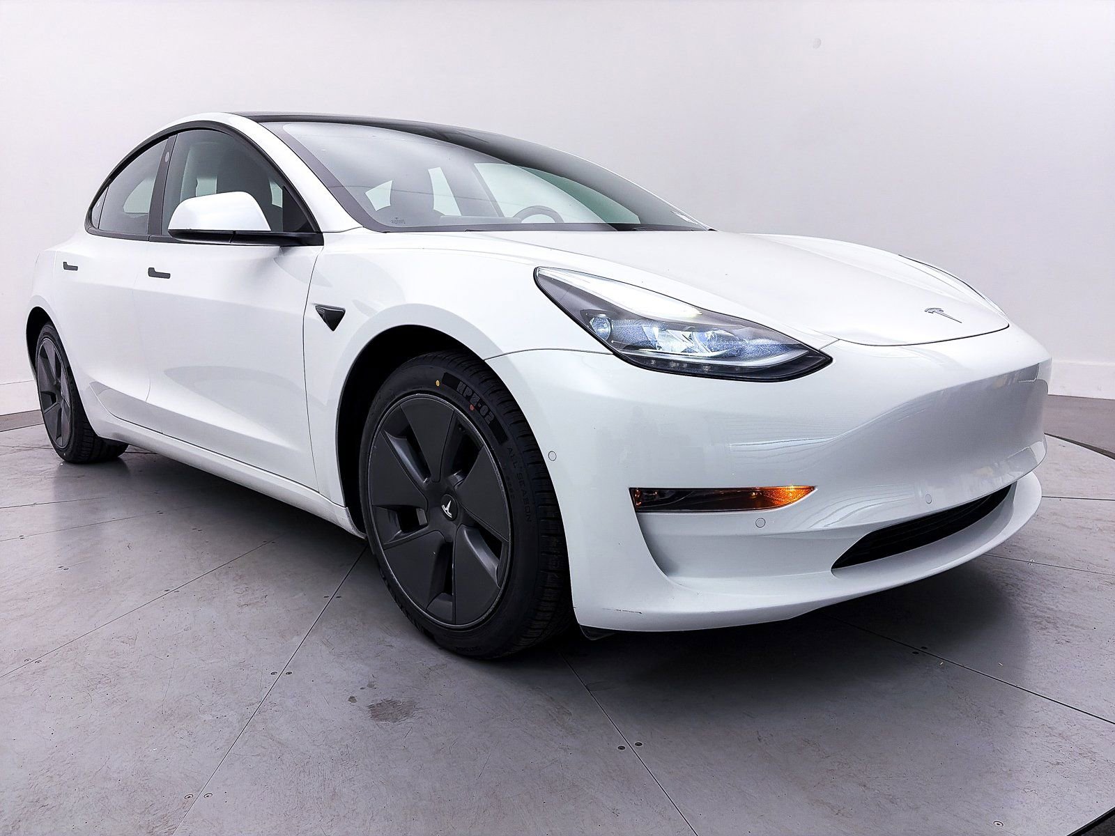 Used 2021 Tesla Model 3 Standard Range Plus image 9