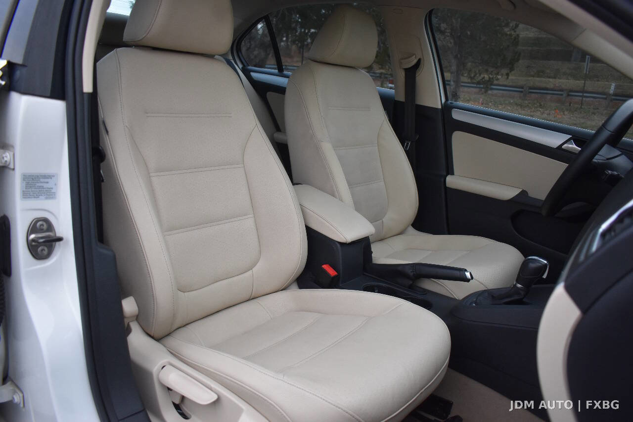 Used 2012 Volkswagen Jetta SEL FWD image 13