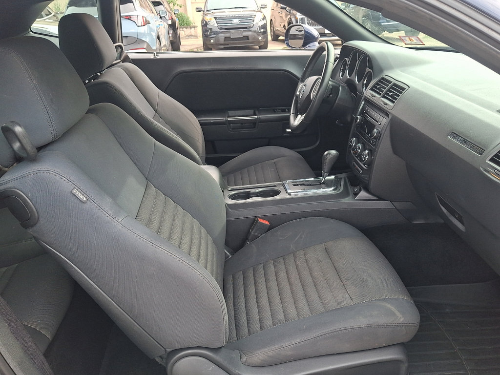 Used 2014 Dodge Challenger SXT RWD image 11