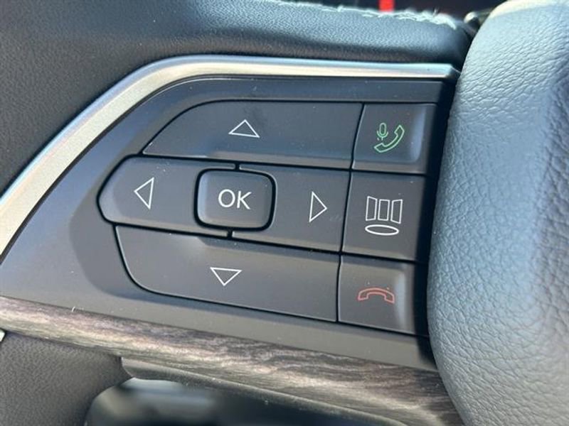 New 2025 Jeep Grand Cherokee Limited w/ Luxury Tech Group II RWD image 11