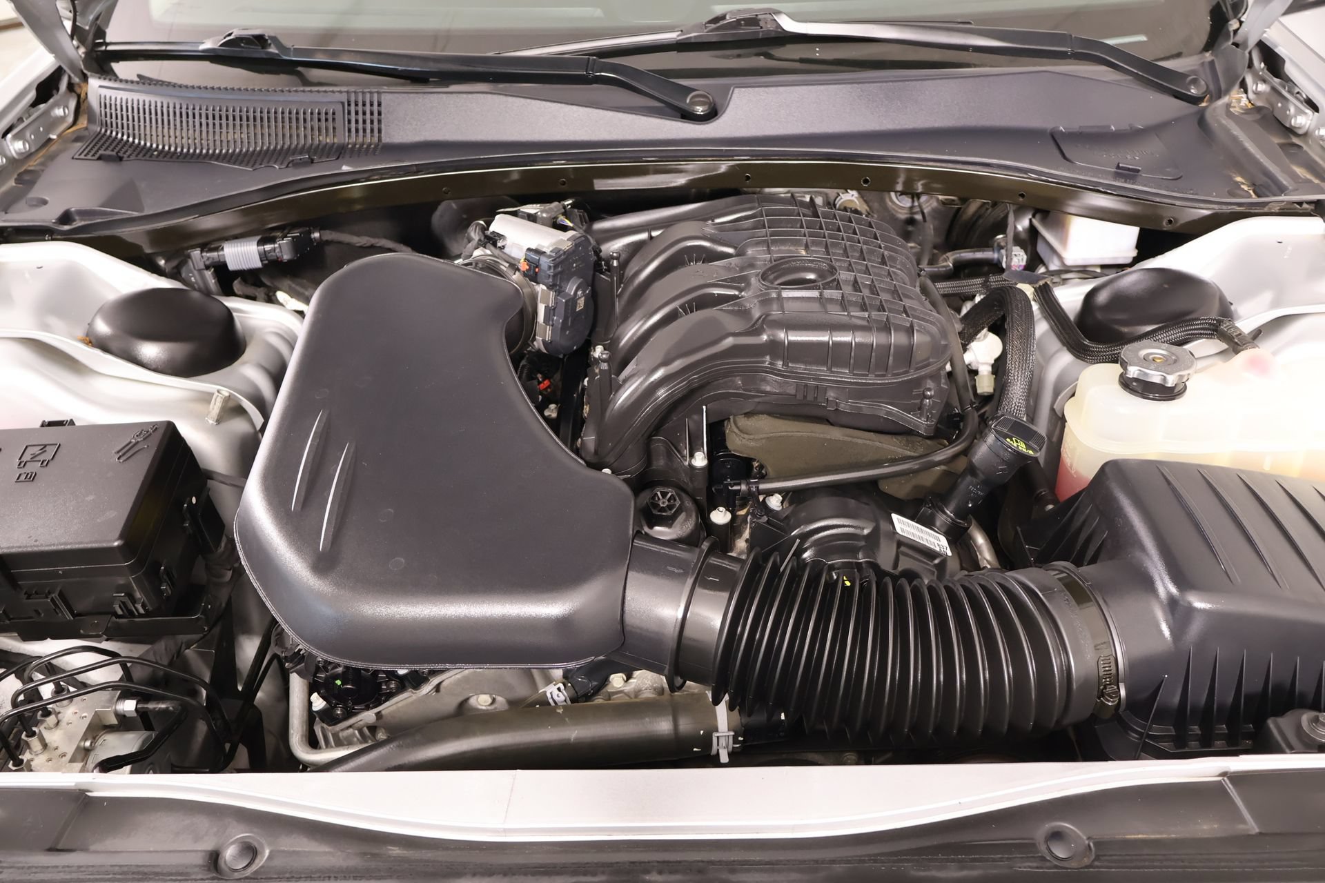 Used 2023 Chrysler 300 Touring w/ Sport Appearance Package RWD image 18