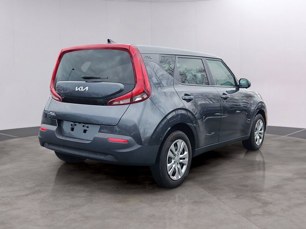Used 2022 Kia Soul LX image 4