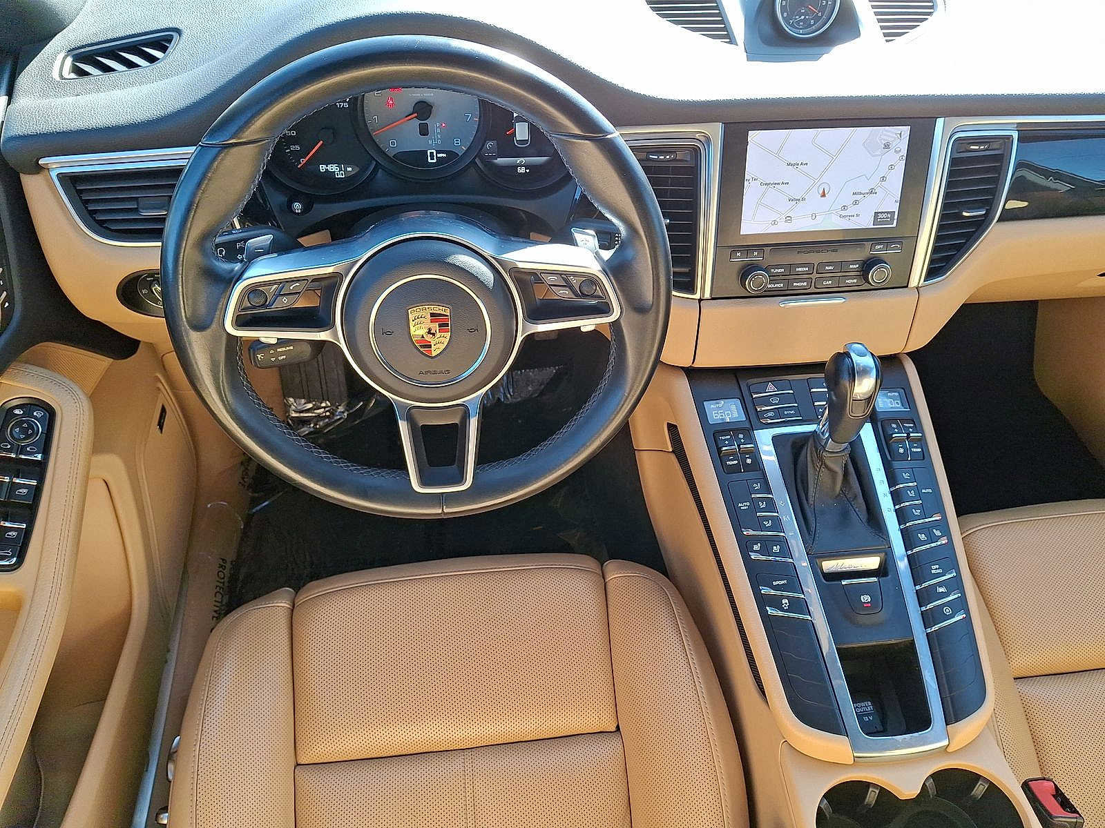 Used 2018 Porsche Macan S image 21