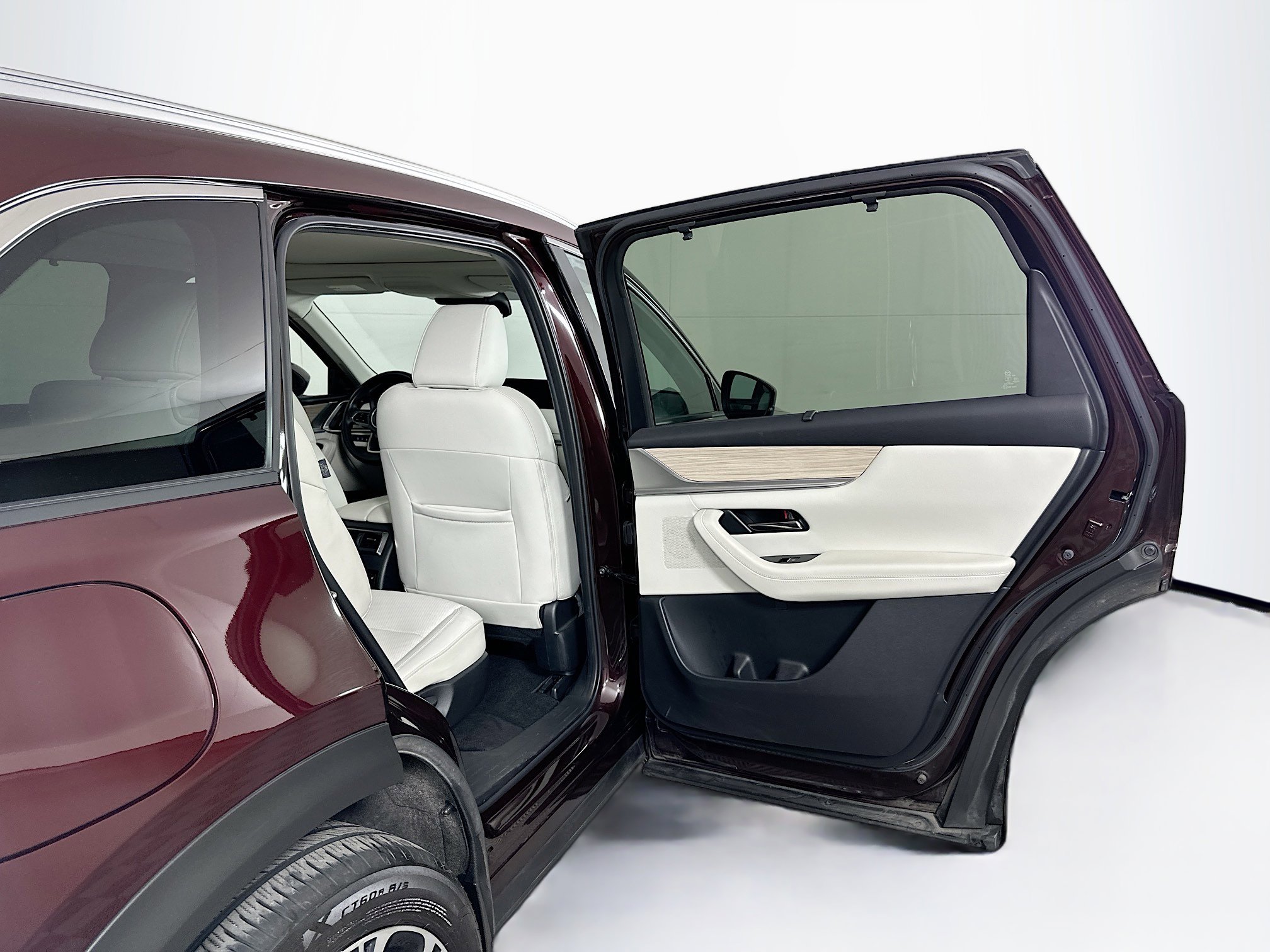 Used 2024 MAZDA CX-90 Plug-In Hybrid w/ Premium Plus image 33