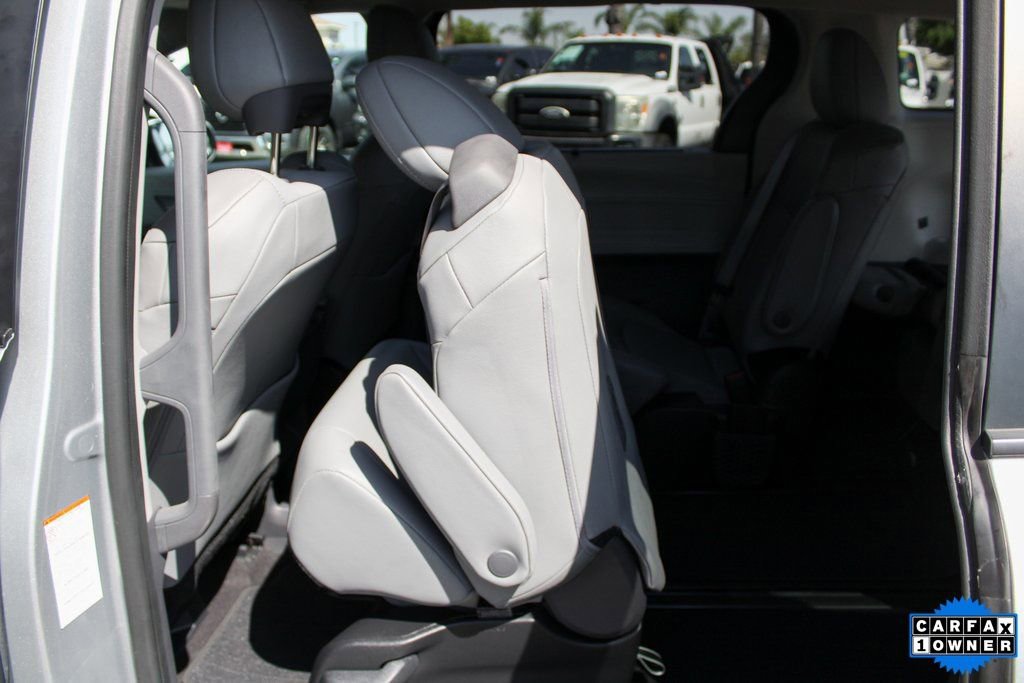 Used 2023 Toyota Sienna XLE AWD/4WD image 29
