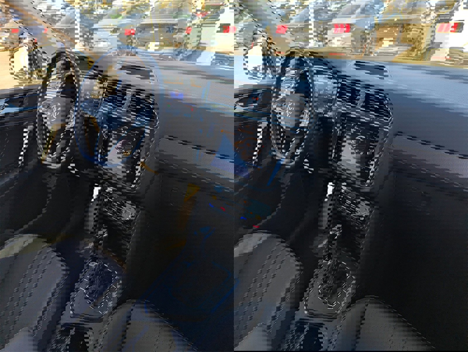 Used 2024 Volkswagen Tiguan SE image 13