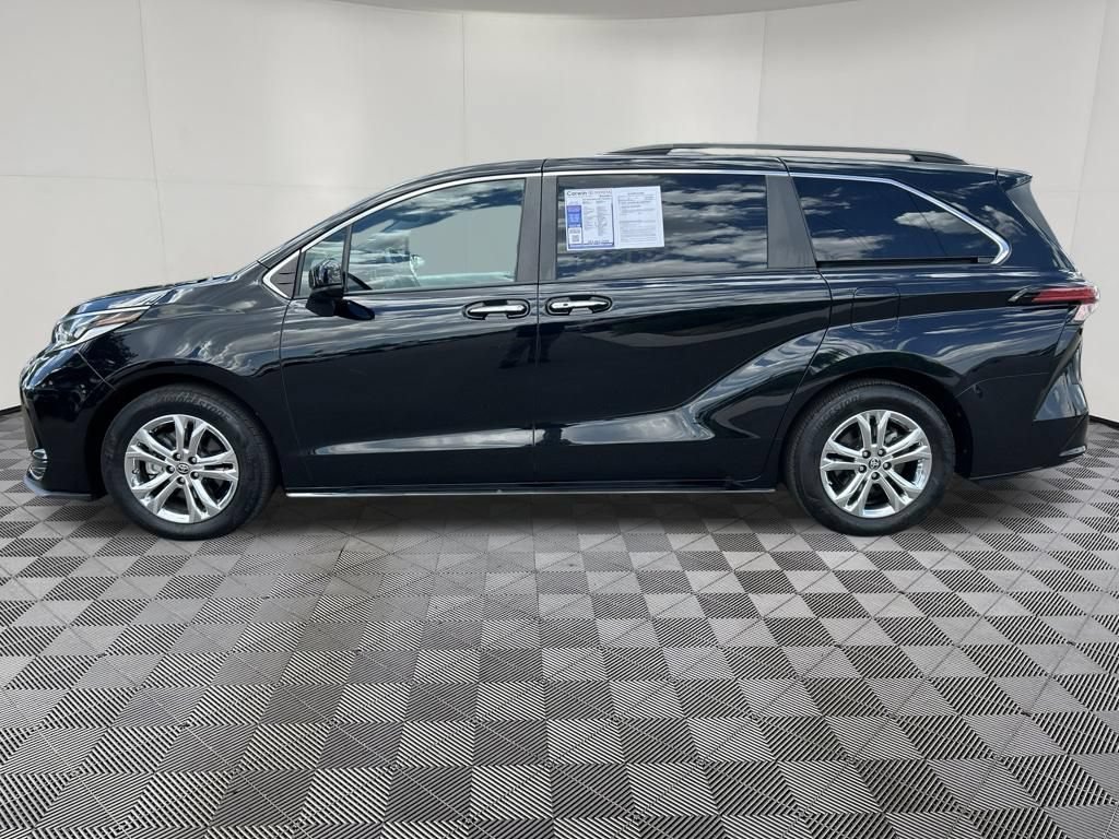 Used 2023 Toyota Sienna XSE w/ XSE Plus Package AWD/4WD image 4