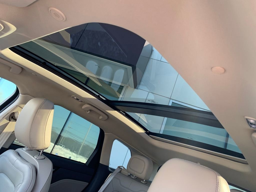 Certified 2022 Lincoln Corsair Reserve w/ Equipment Group 201A image 12