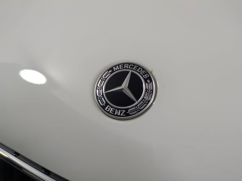 Used 2024 Mercedes-Benz GLC 300 4MATIC image 13