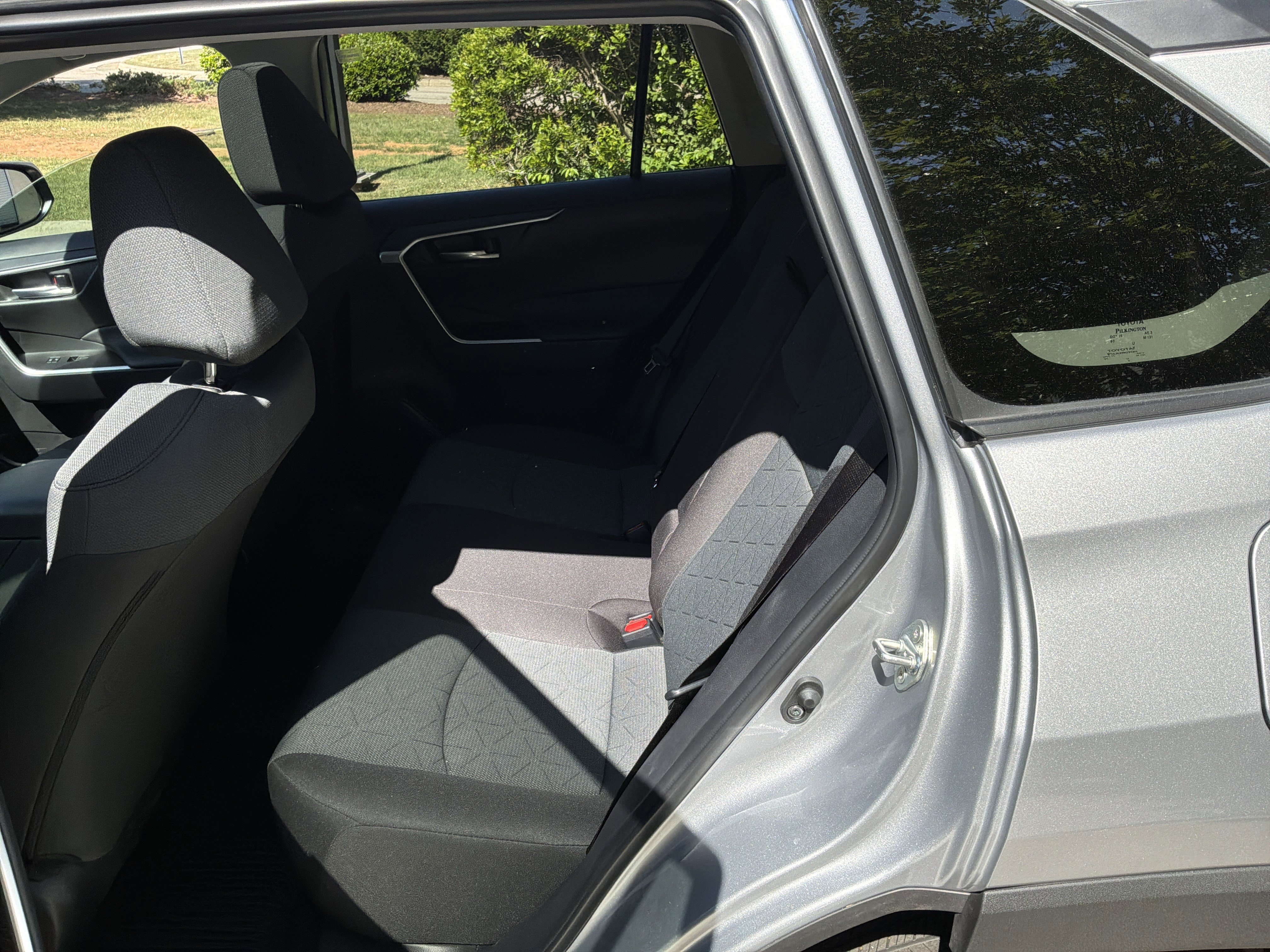 Used 2025 Toyota RAV4 XLE w/ Convenience Package FWD image 31