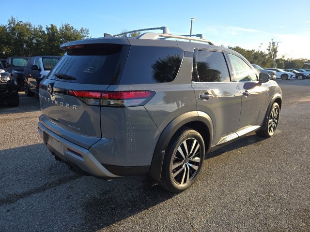 Used 2024 Nissan Pathfinder Platinum FWD image 5