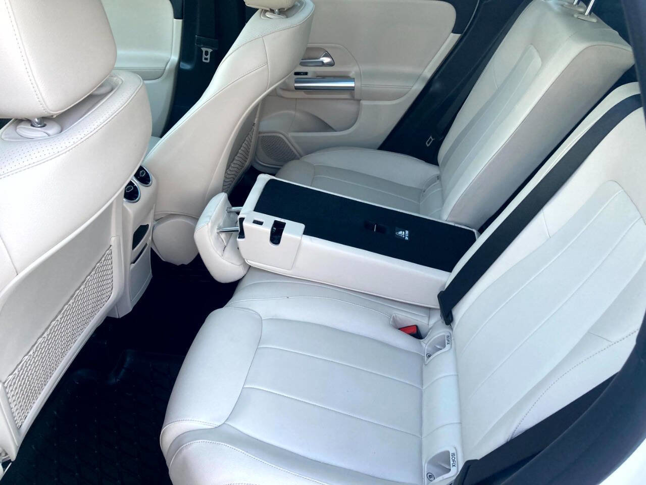 Used 2022 Mercedes-Benz GLA 250 4MATIC image 16