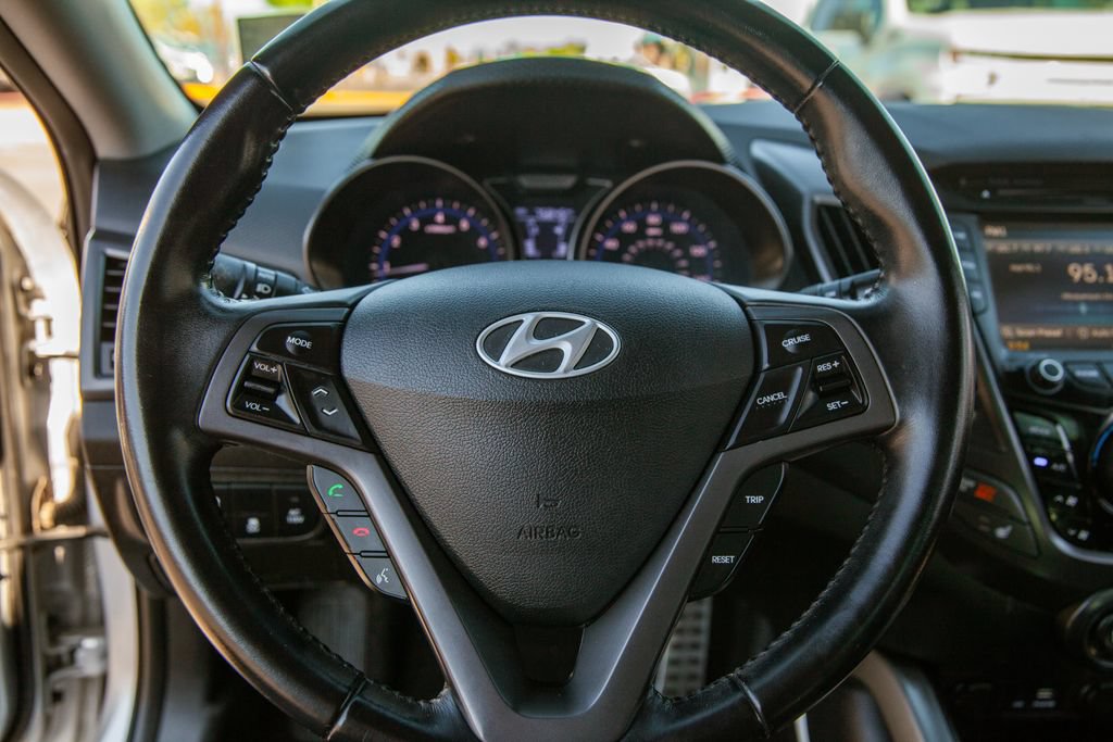 Used 2015 Hyundai Veloster Turbo w/ Option Group 04 FWD image 17