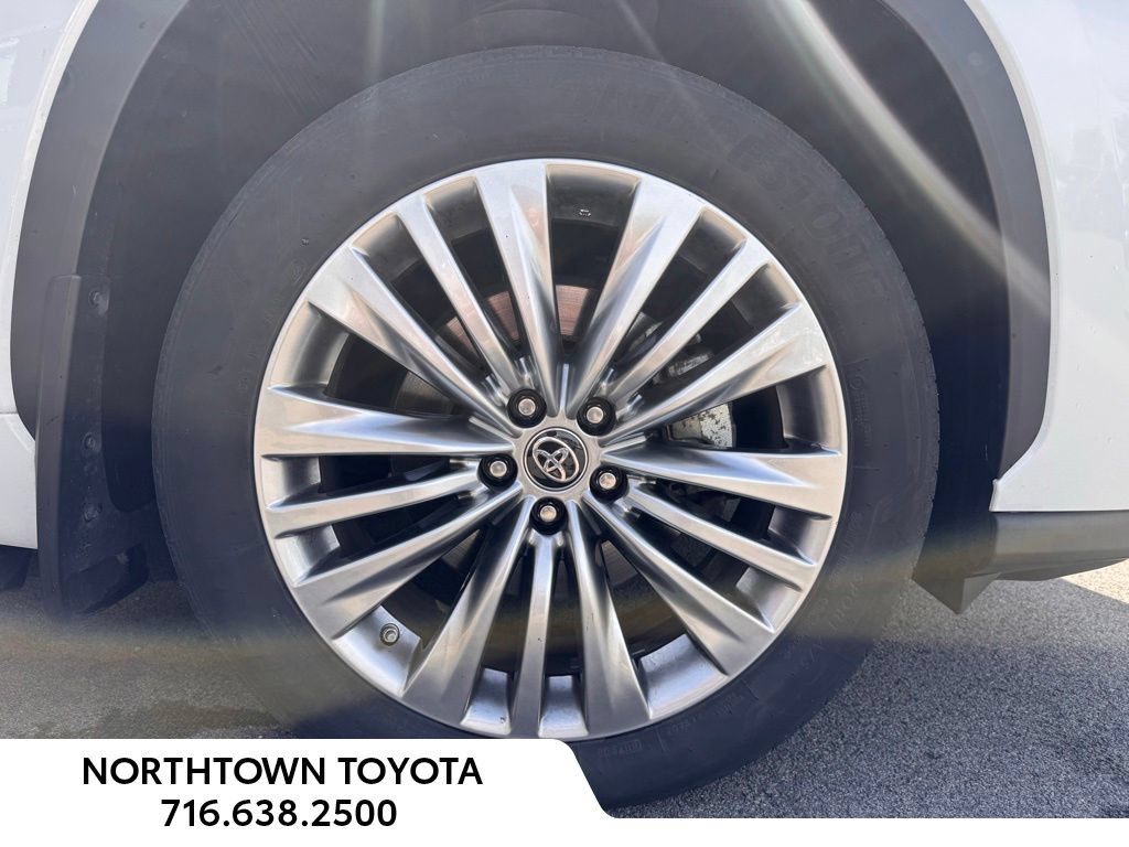 Used 2023 Toyota Highlander Platinum AWD/4WD image 22