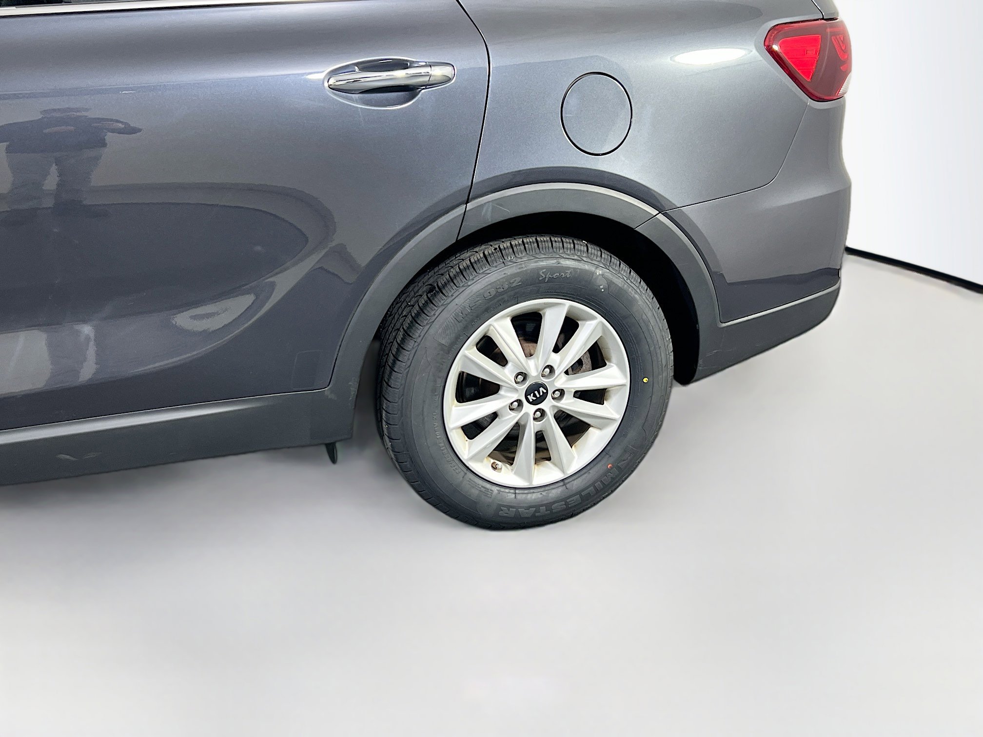 Used 2019 Kia Sorento LX image 28